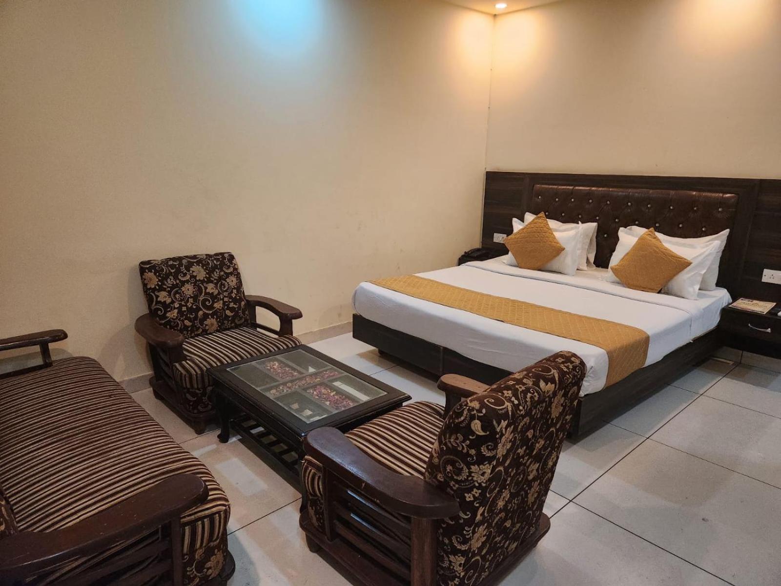 Grand Cozy Cave 3* New Delhi