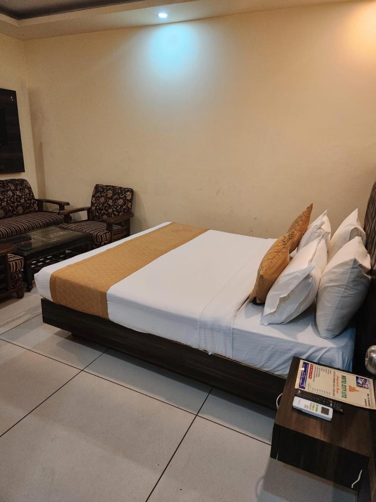 Grand Cozy Cave New Delhi